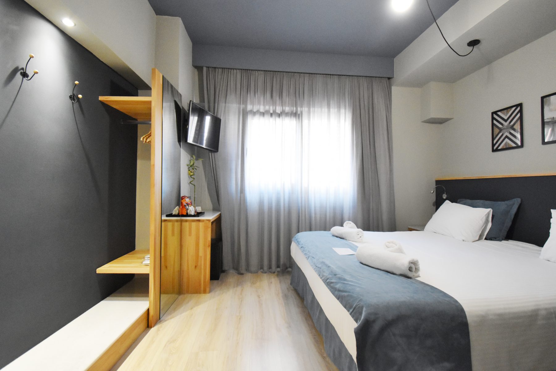 standard-double-room-be-my-guest-athens